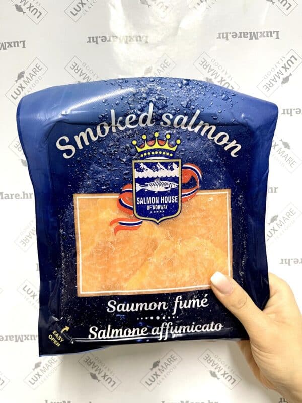 Luxmare pakiranje sadrži 200 g dimnjenog lososa. Dimnjeni losos je odličan izbor za bruskete, tjestenine ili salate.